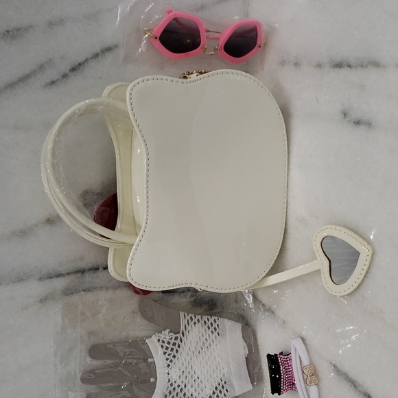 Cut girls  purse. - Picture 3 of 3